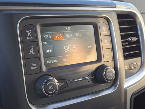 Used 2020 RAM 1500 Classic SLT image 19