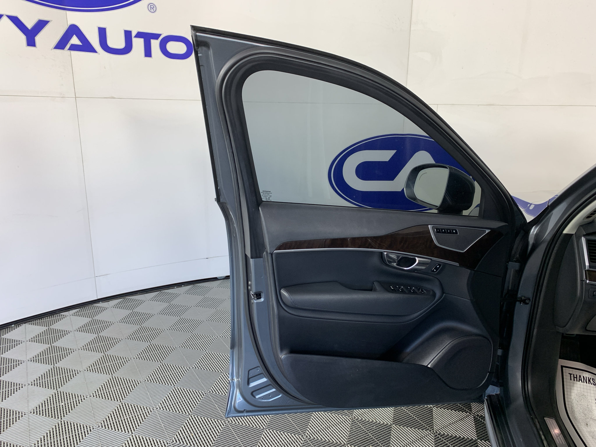 Used 2019 Volvo XC90 T5 Momentum w/ Advanced Package AWD/4WD image 13