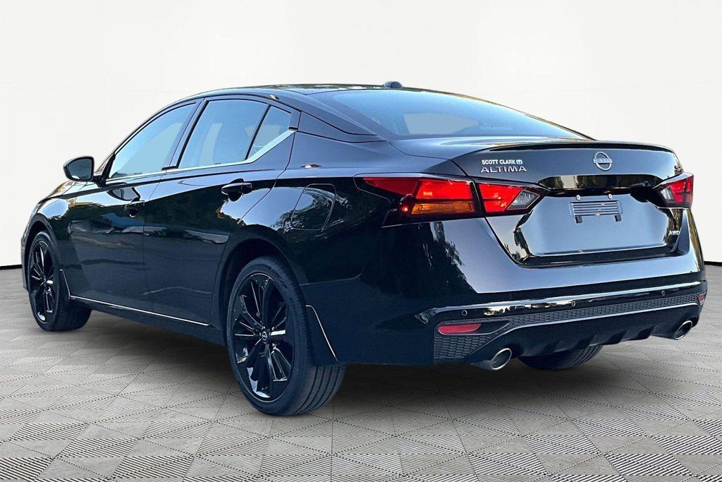 Used 2025 Nissan Altima 2.5 SR w/ SR Premium Package AWD/4WD image 5