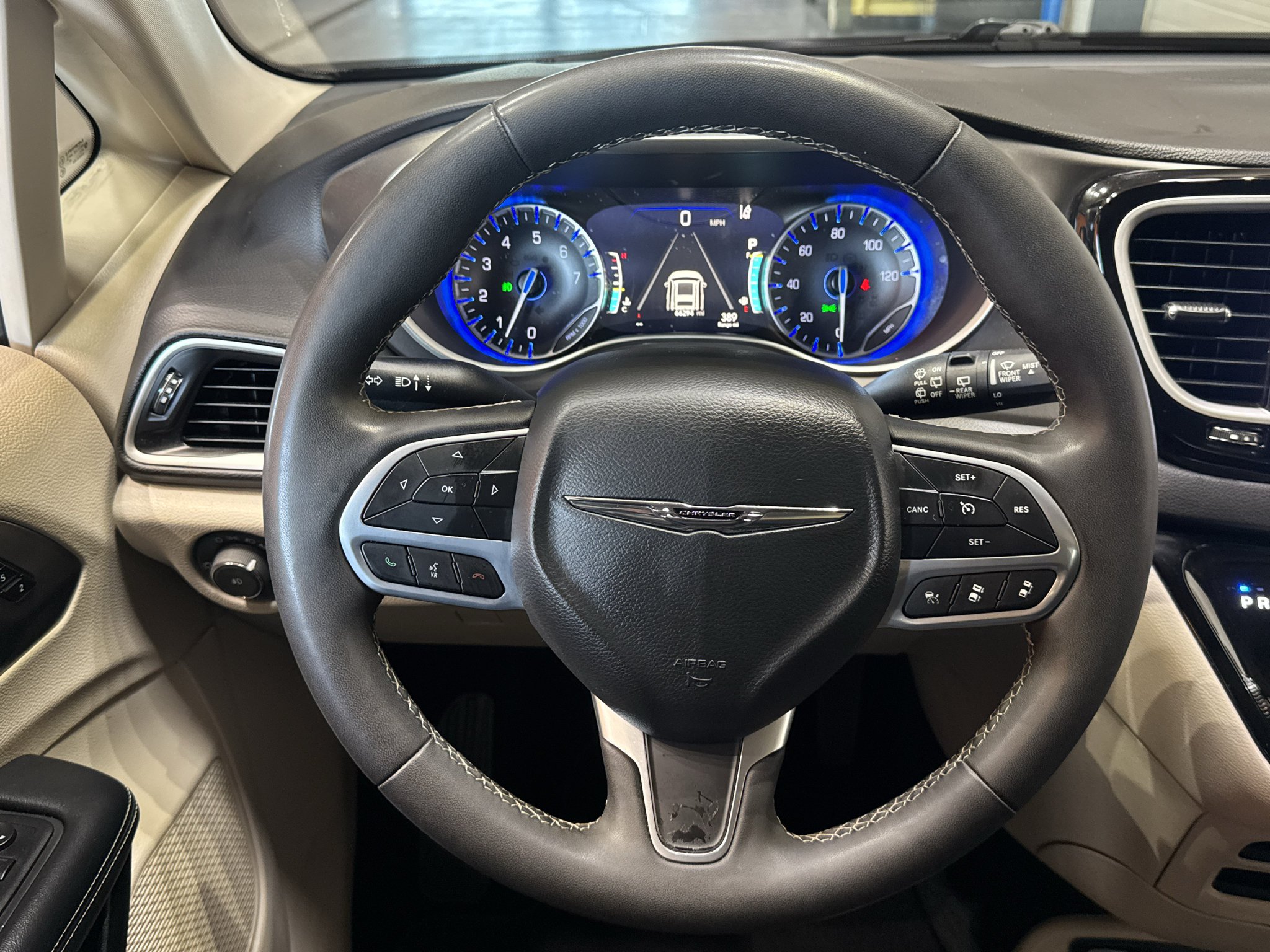 Used 2024 Chrysler Pacifica Touring-L FWD image 24