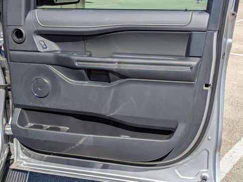 Used 2022 Ford Expedition XLT image 28