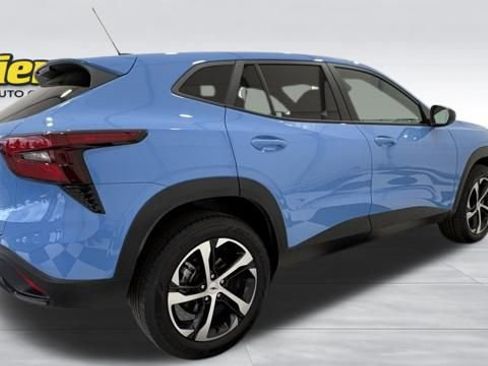 Used 2024 Chevrolet Trax RS w/ Sunroof Package image 5