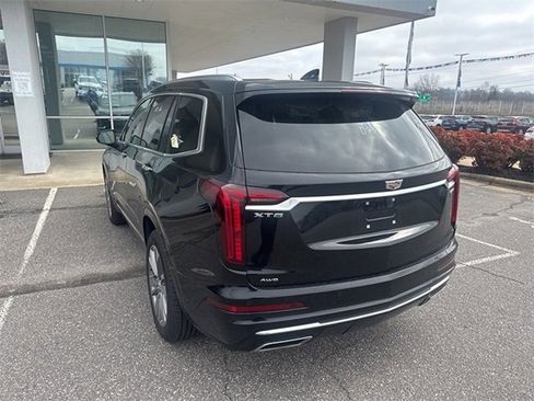 Used 2025 Cadillac XT6 Premium Luxury image 4