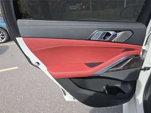 Certified 2024 BMW X6 M60i w/ Dynamic Handling Package image 14