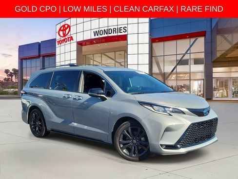 Used 2024 Toyota Sienna XSE w/ XSE Premium Package FWD image 32
