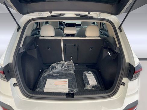 New 2026 Volkswagen Taos SE image 30