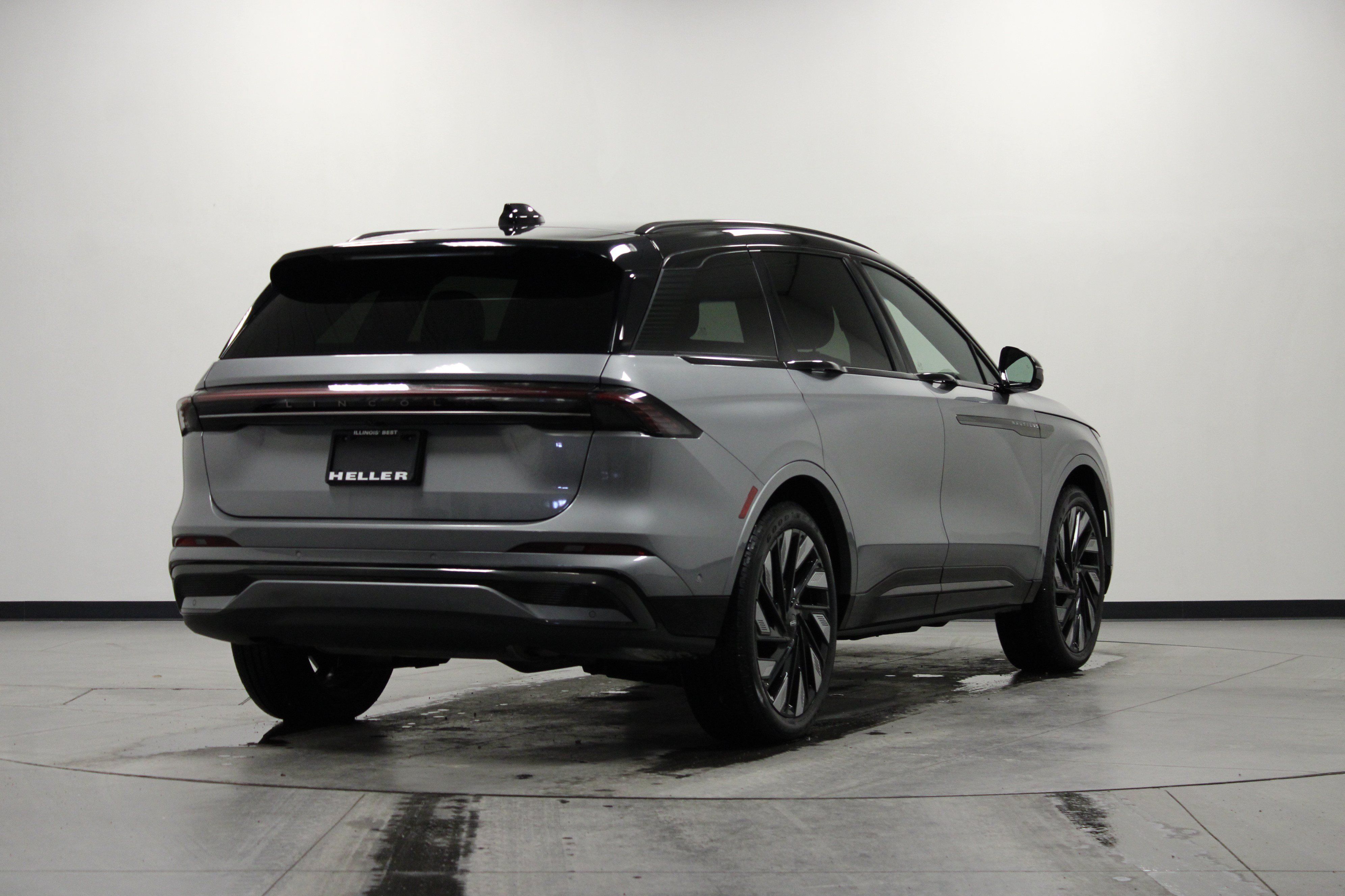 Used 2024 Lincoln Nautilus Reserve w/ Jet Appearance Package (87T) AWD/4WD image 4