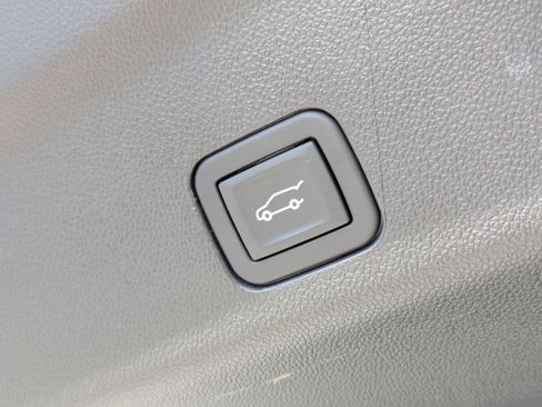 Used 2024 Chevrolet Suburban High Country image 14