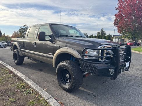 Used 2006 Ford F350 Lariat image 3