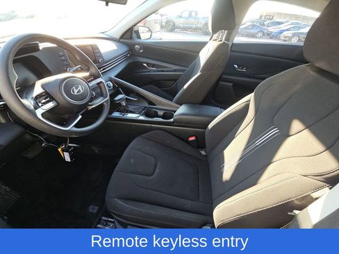 Used 2025 Hyundai Elantra Blue image 5