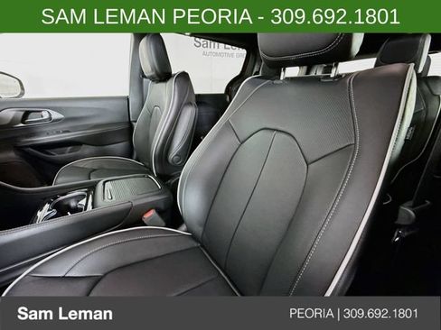 New 2027 Chrysler Pacifica Limited FWD image 20
