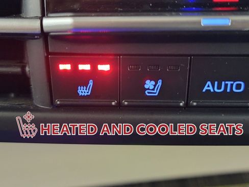 Used 2021 Toyota Sienna Limited FWD image 25