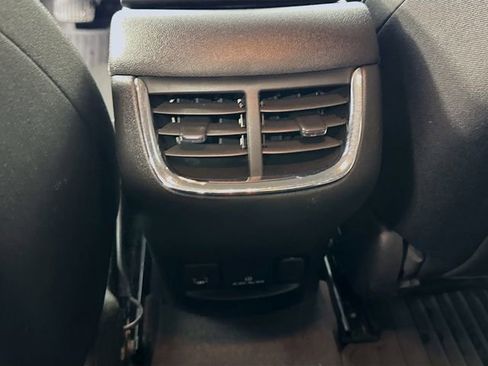 Used 2018 Chevrolet Malibu LT image 24