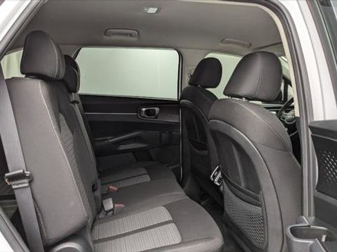Used 2022 Kia Sorento LX image 18