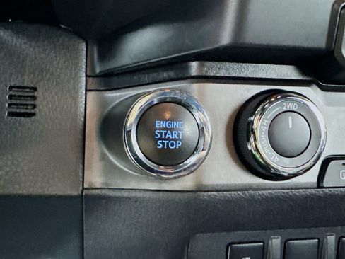 Used 2020 Toyota Tacoma TRD Off-Road w/ Technology Package AWD/4WD image 18
