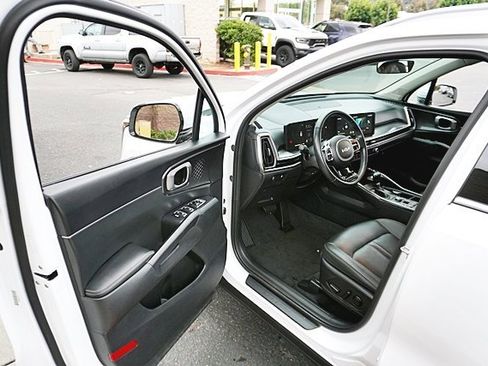 Used 2024 Kia Sorento S image 38