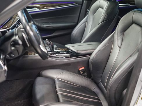 Used 2019 BMW 530e w/ Premium Package image 17