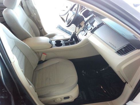 Used 2018 Ford Taurus SE FWD image 15