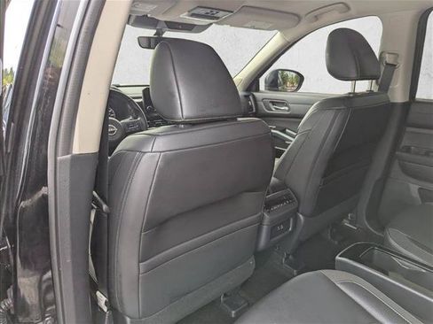 Used 2025 Nissan Pathfinder SL w/ SL Premium Package AWD/4WD image 25