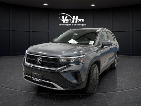 Used 2024 Volkswagen Taos SE AWD/4WD image 3