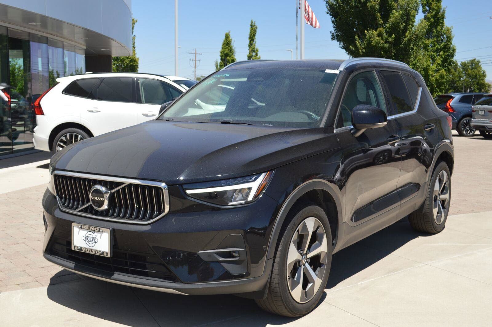 Certified 2023 Volvo XC40 B5 Plus w/ Driver Assist Package AWD/4WD image 1