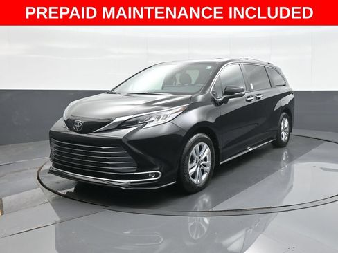 Certified 2026 Toyota Sienna Limited FWD image 3