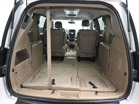 Used 2014 Chrysler Town & Country Touring image 52