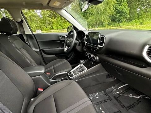 Certified 2025 Hyundai Venue SEL FWD image 21