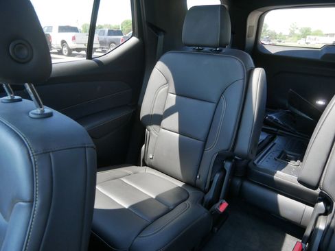 Used 2023 Chevrolet Traverse LT w/ LT Premium Package AWD/4WD image 12