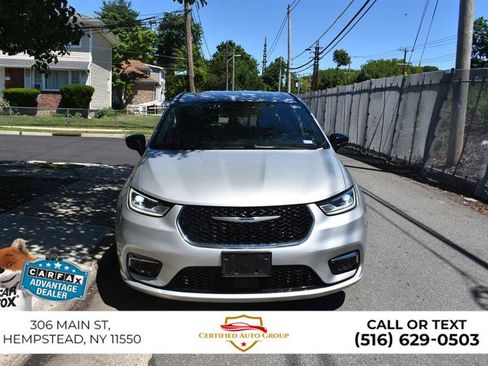 Used 2024 Chrysler Pacifica Touring-L FWD image 3