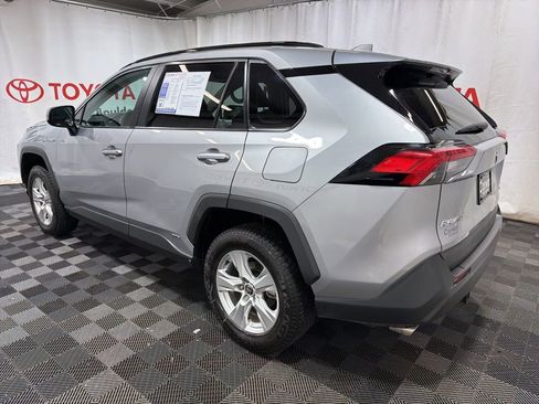 Used 2021 Toyota RAV4 XLE w/ XLE Grade Weather Package image 4