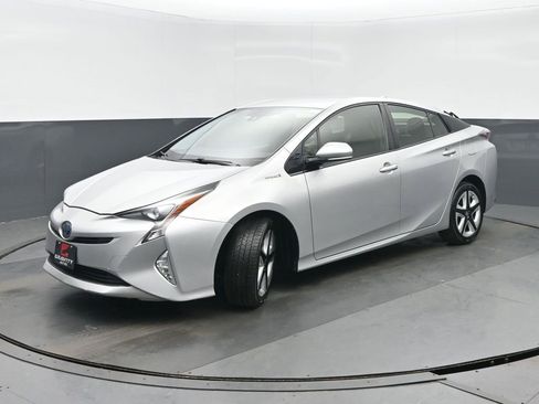 Used 2016 Toyota Prius Three Touring image 7