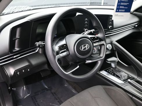 Certified 2024 Hyundai Elantra SE image 10