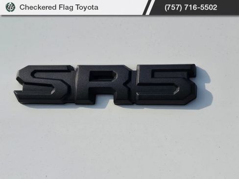 Used 2025 Toyota Tacoma SR5 AWD/4WD image 9