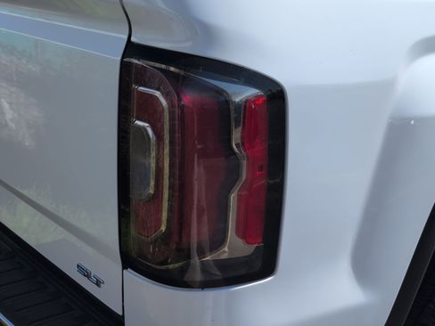 Used 2018 GMC Sierra 1500 SLT image 11