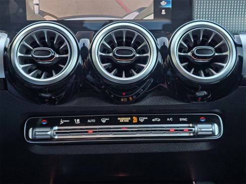 Used 2022 Mercedes-Benz GLB 250 image 19