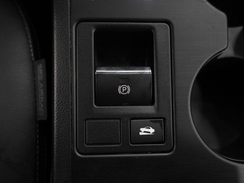 Used 2015 Subaru Legacy 2.5i Limited AWD/4WD image 22
