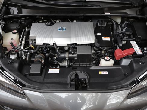 Used 2020 Toyota Prius XLE image 24