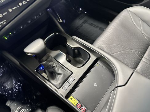 Certified 2025 Lexus ES 300h w/ Technology Package FWD image 26