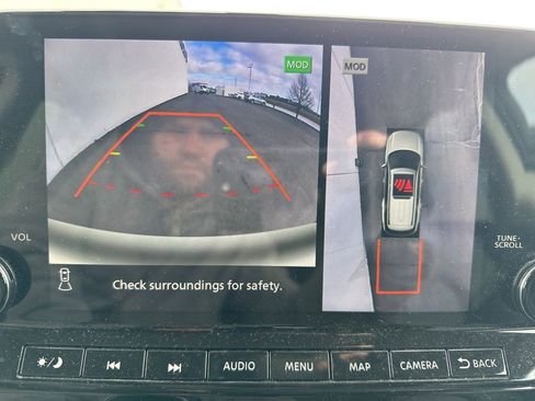 Used 2022 Nissan Pathfinder SL image 20