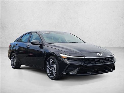 Used 2025 Hyundai Elantra Sport FWD image 3