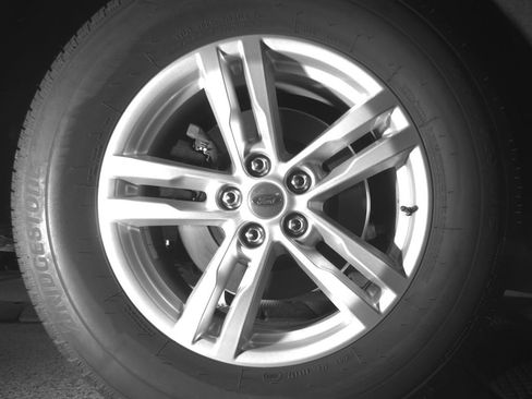 Used 2024 Ford Explorer XLT w/ Equipment Group 202A AWD/4WD image 15