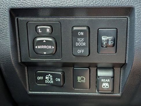 Used 2020 Toyota Tundra SR5 w/ SR5 Leather Package AWD/4WD image 20