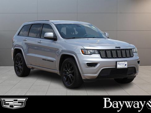 Used 2019 Jeep Grand Cherokee Altitude RWD image 4