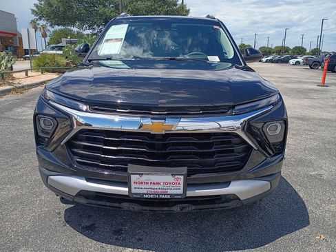 Used 2025 Chevrolet TrailBlazer LT AWD/4WD image 3