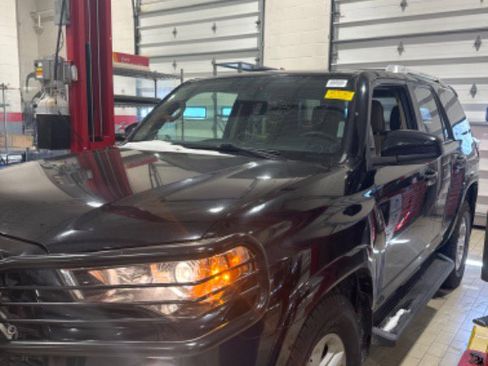 Used 2017 Toyota 4Runner SR5 image 3