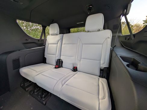 New 2026 Chevrolet Suburban Premier image 29