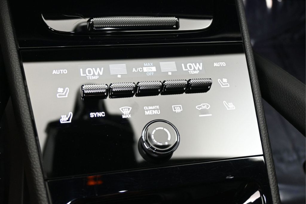 Certified 2025 Porsche Cayenne AWD/4WD image 12