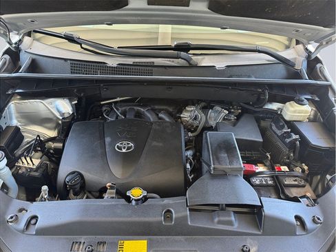 Used 2017 Toyota Highlander XLE FWD image 8