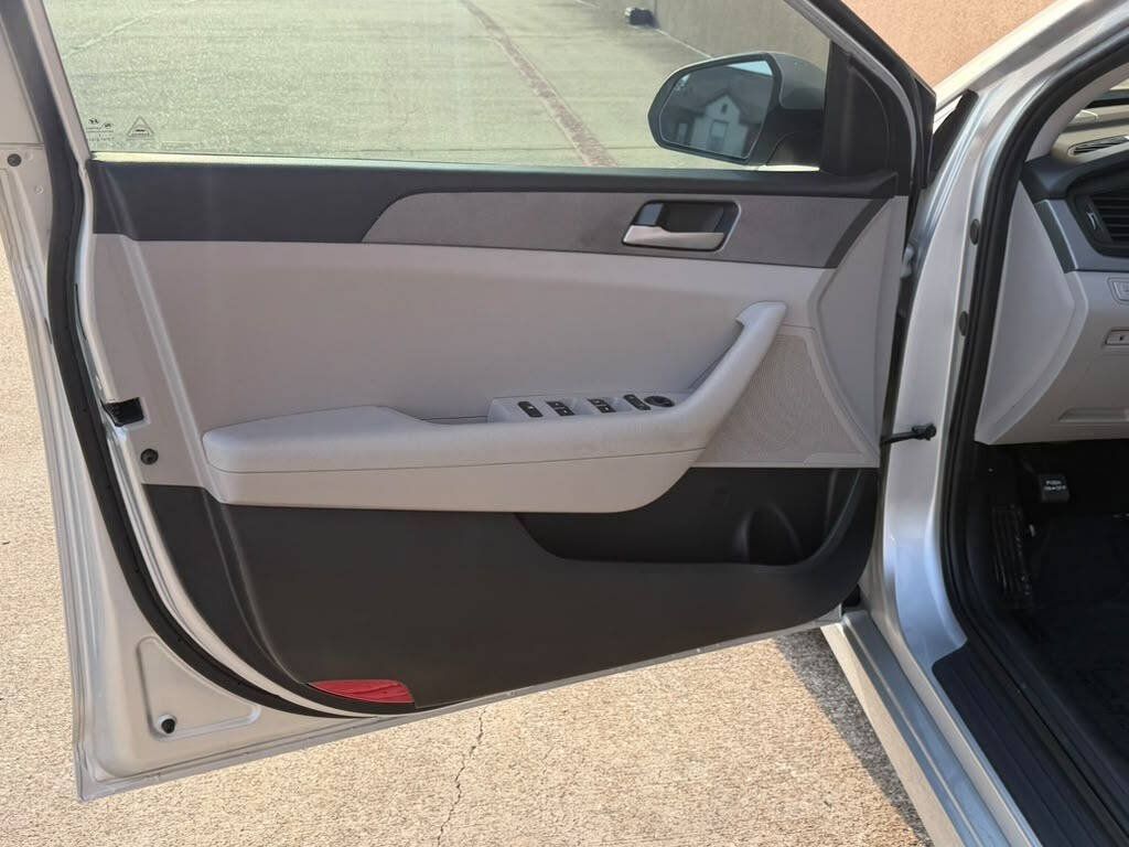Used 2018 Hyundai Sonata SE FWD image 24